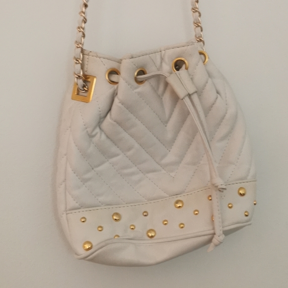 vtg 90s white quilted bucket bag with chain strap - Picture 2 of 2